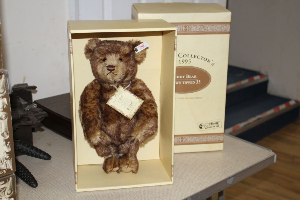 Four limited edition Steiff teddy bears; Teddy Bear 1908 Blond 40, 1911 Replica, Teddy Bear brown tipped 35 1995 and Teddy Bear 1908 Bl